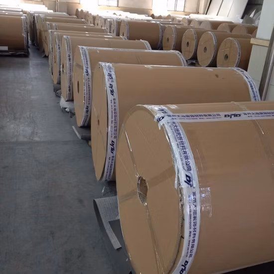 Decorazioni natalizie elfiche Figura natalizia elfo Elfo in stile di vita in vetroresina